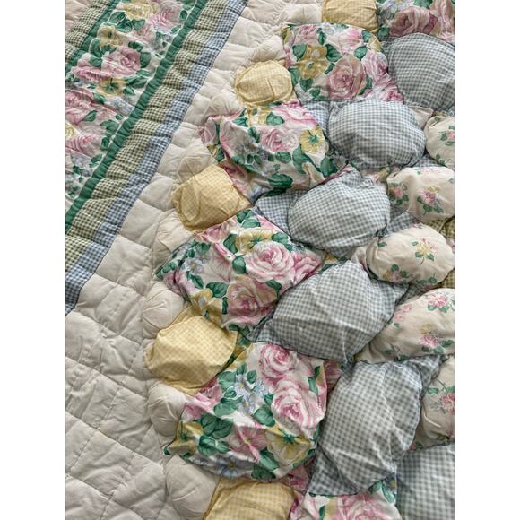 Vintage Puff Quilt Set Floral Dresden Plate Shabby Chic Bedding
 84"x83" - Picture 11 of 14